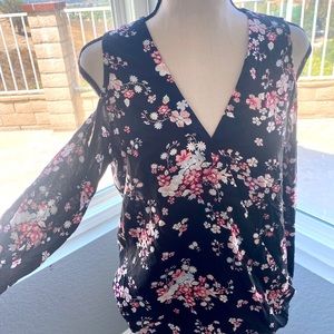 NWT Blk Floral Blouse W/ Cold Shoulder/Lace Detai